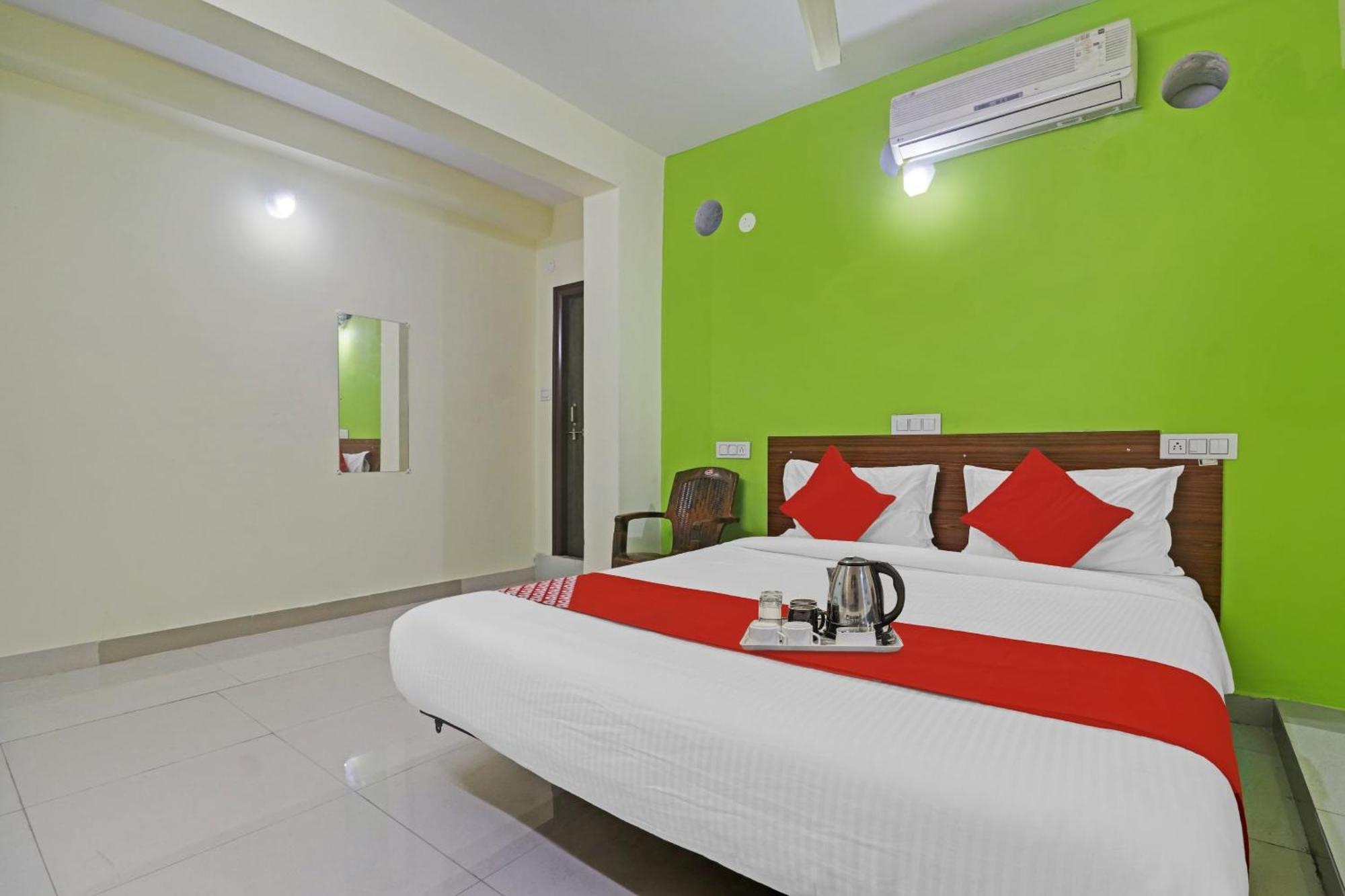Super Hotel O Dk Reddy Square Гайдарабад Екстер'єр фото